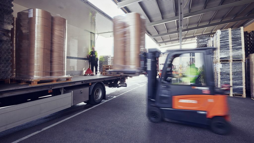 scandicore-lasta-transport-pappershylsor